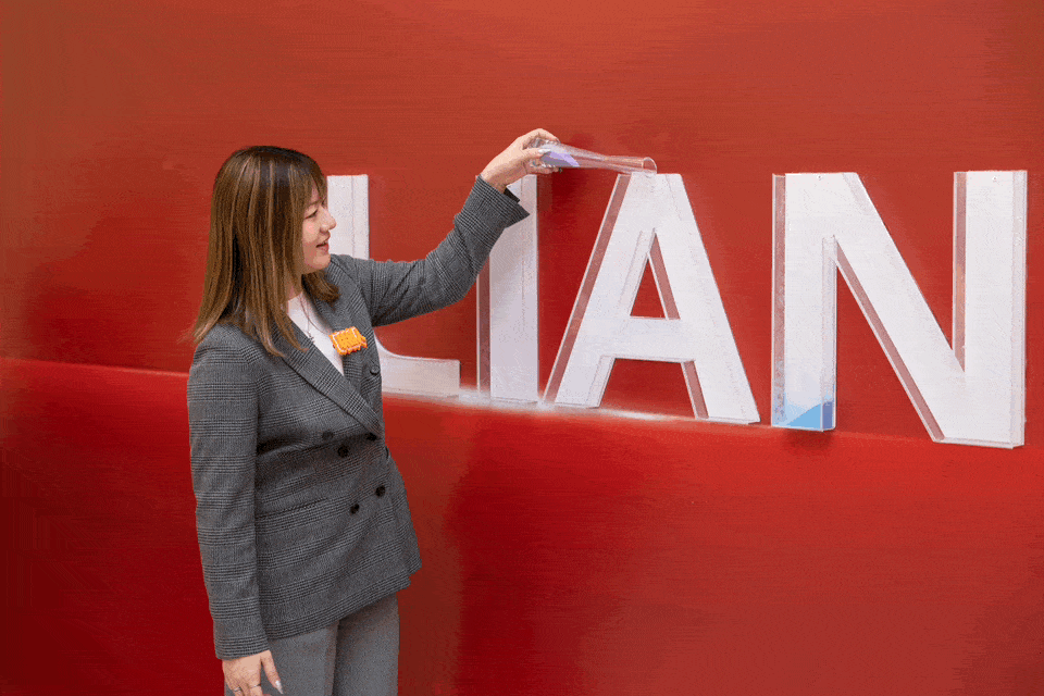 新岁启新程  尊龙中国官网官方网站集团2024感恩年会隆重举行